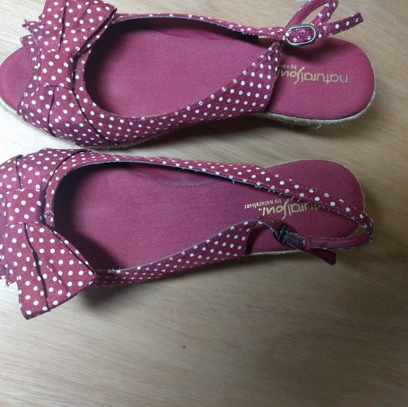 Naturalizer Red Polka Dot Wedge Shoes Size 8 - Picture 3 of 4